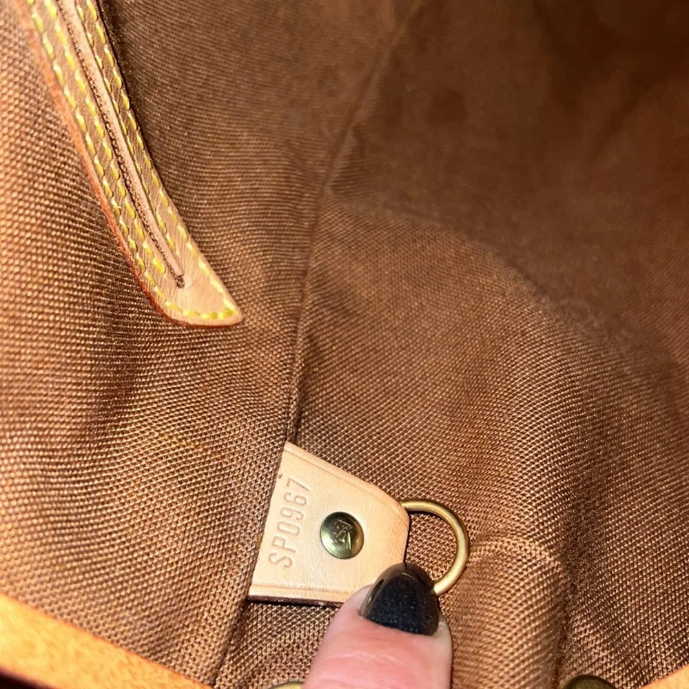 Authentic Louis Vuitton montsouris mm backpack - Picture 10 of 10